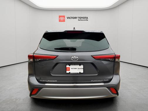 2022 Toyota Highlander Platinum