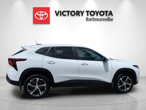Summit White 2025 Chevrolet Trax FWD 1RS