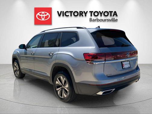 Silver Mist Metallic 2024 Volkswagen Atlas 2.0T SE