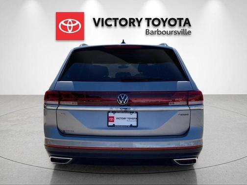 Silver Mist Metallic 2024 Volkswagen Atlas 2.0T SE
