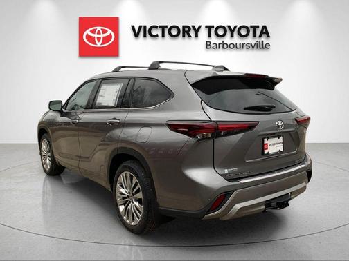 2026 Toyota Highlander Hybrid Platinum