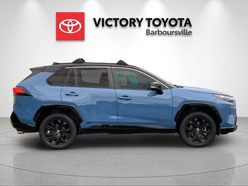 Midnight Black Metallic 2022 Toyota RAV4 Hybrid SE