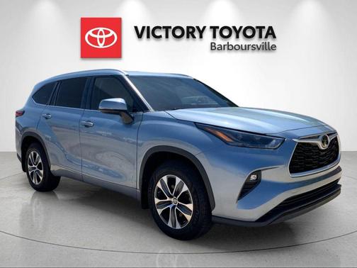 Moon Dust 2022 Toyota Highlander XLE