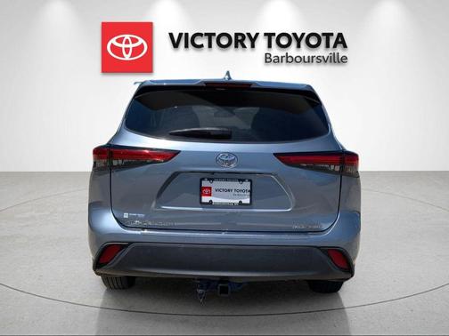 Moon Dust 2022 Toyota Highlander XLE