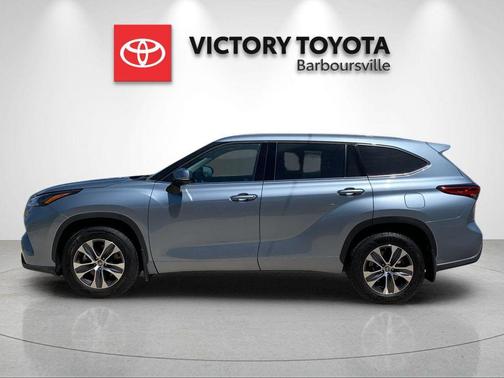Moon Dust 2022 Toyota Highlander XLE