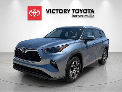 Moon Dust 2022 Toyota Highlander XLE