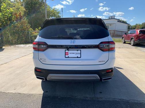 2023 Honda Pilot Touring 8-Passenger