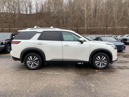 2024 Nissan Pathfinder SL 4WD