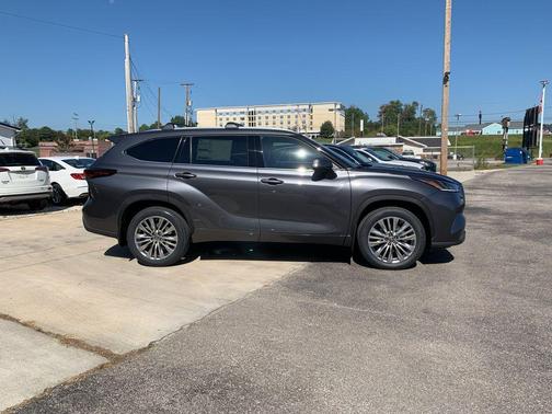 2025 Toyota Highlander Platinum