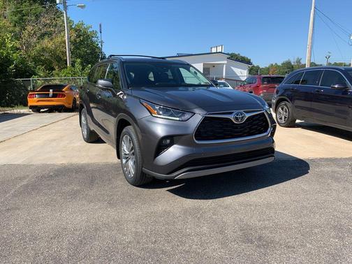 2025 Toyota Highlander Platinum