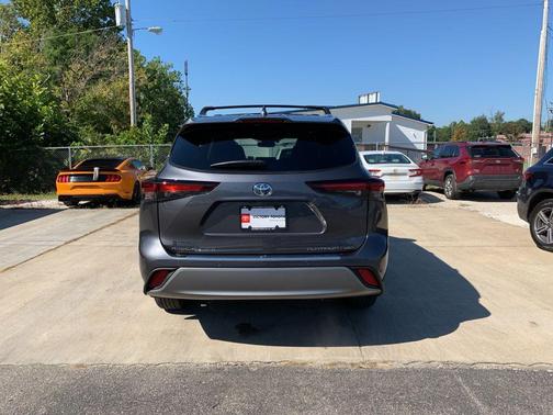 2025 Toyota Highlander Platinum