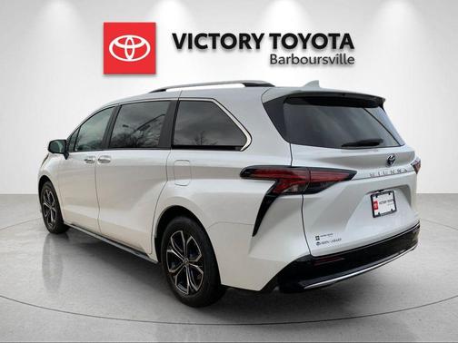 2025 Toyota Sienna Platinum