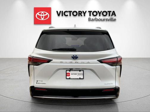 2025 Toyota Sienna Platinum