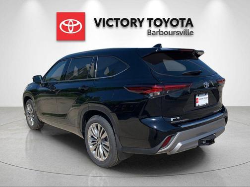 Midnight Black Metallic 2026 Toyota Highlander Platinum
