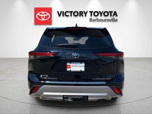 Midnight Black Metallic 2026 Toyota Highlander Platinum