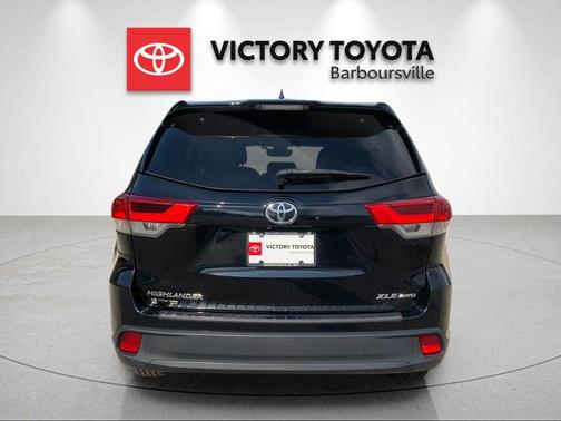 Midnight Black Metallic 2017 Toyota Highlander XLE