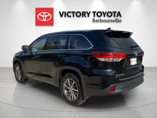 Midnight Black Metallic 2017 Toyota Highlander XLE