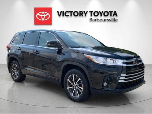 Midnight Black Metallic 2017 Toyota Highlander XLE