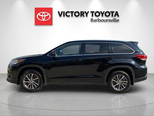 Midnight Black Metallic 2017 Toyota Highlander XLE
