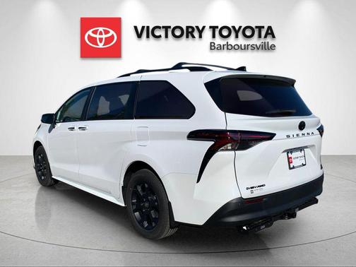 Ice 2026 Toyota Sienna Woodland Edition