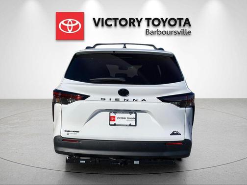 Ice 2026 Toyota Sienna Woodland Edition