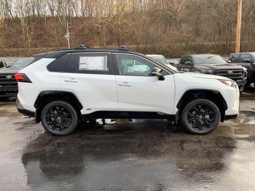 2025 Toyota RAV4 Hybrid SE