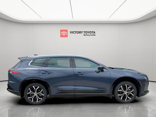 2025 Toyota Crown Signia XLE