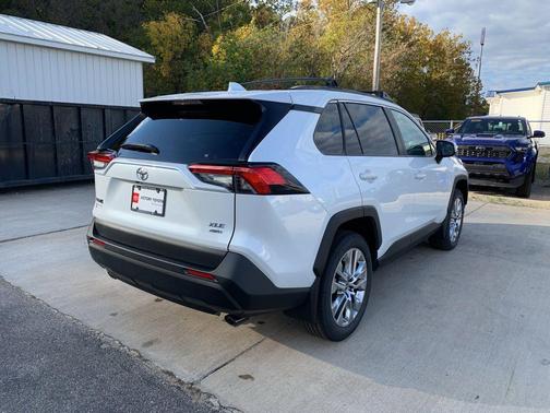 2025 Toyota RAV4 XLE Premium