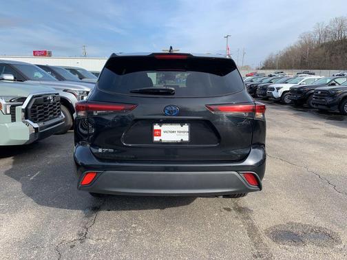 2024 Toyota Highlander Hybrid XLE