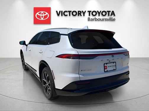 2025 Toyota Crown Signia XLE