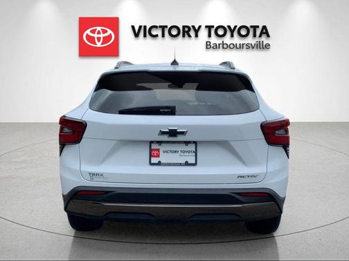 Summit White 2024 Chevrolet Trax FWD ACTIV