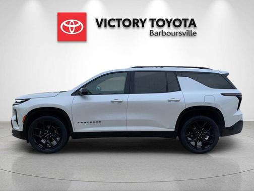 Iridescent Pearl Tricoat 2024 Chevrolet Traverse RS