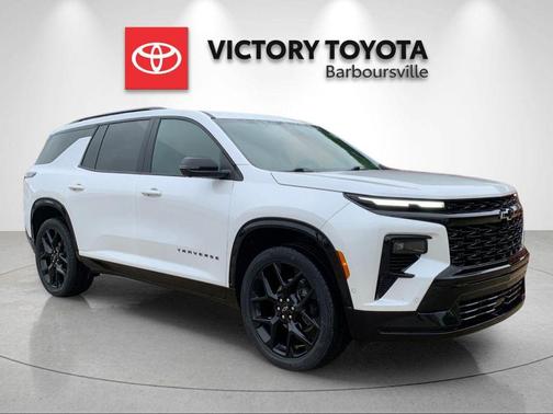 Iridescent Pearl Tricoat 2024 Chevrolet Traverse RS