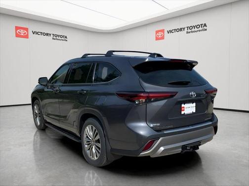 2025 Toyota Highlander Hybrid Platinum