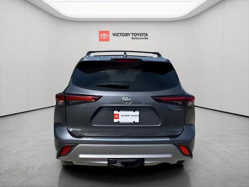 2025 Toyota Highlander Hybrid Platinum