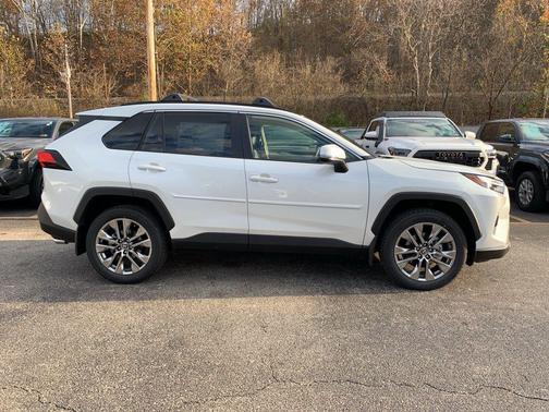 2025 Toyota RAV4 XLE Premium