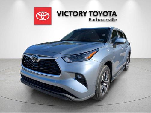 Moon Dust 2022 Toyota Highlander XLE