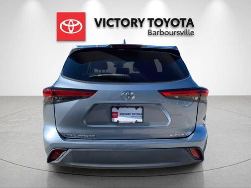 Moon Dust 2022 Toyota Highlander XLE