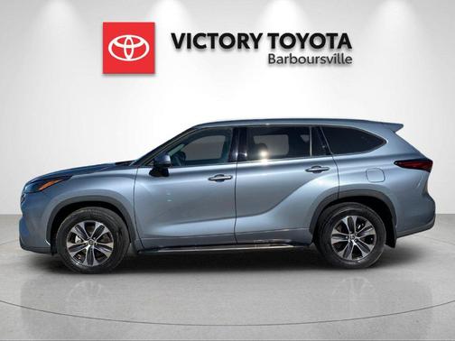 Moon Dust 2022 Toyota Highlander XLE