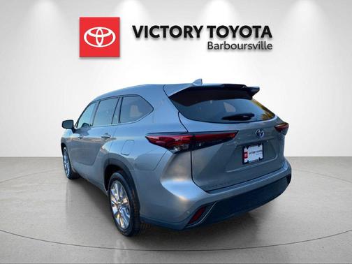 Celestial Silver Metallic 2021 Toyota Highlander Hybrid Limited