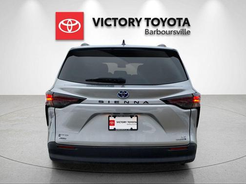 2023 Toyota Sienna LE