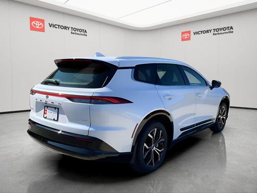 2025 Toyota Crown Signia XLE