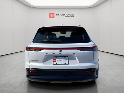 2025 Toyota Crown Signia XLE