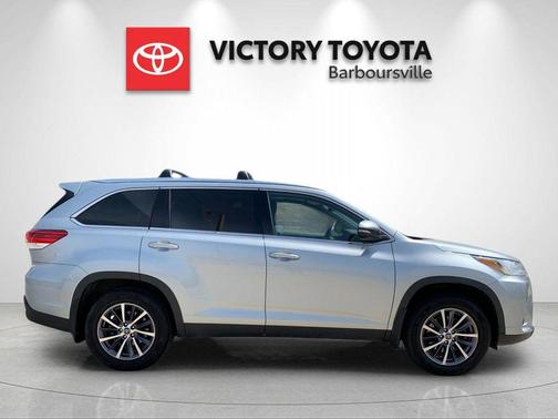 Celestial Silver Metallic 2019 Toyota Highlander XLE