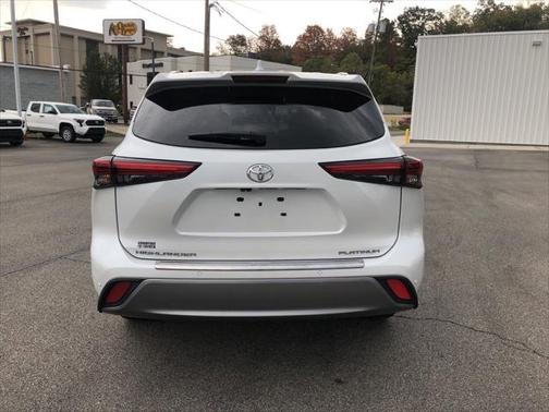 Wind Chill Pearl 2023 Toyota Highlander Platinum