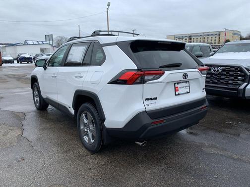 2025 Toyota RAV4 Hybrid XLE