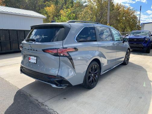 2023 Toyota Sienna XSE 7 Passenger