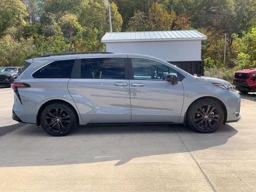 2023 Toyota Sienna XSE 7 Passenger
