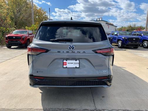 2023 Toyota Sienna XSE 7 Passenger
