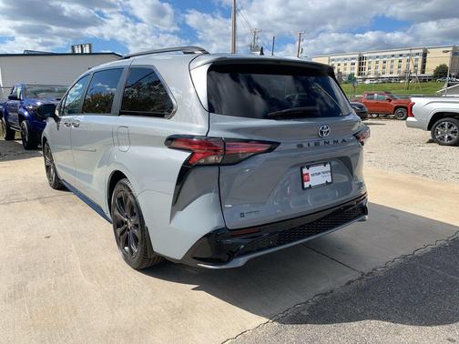 2023 Toyota Sienna XSE 7 Passenger